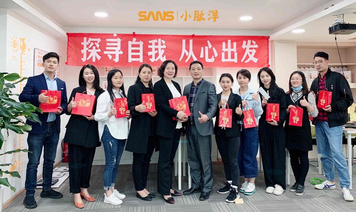 (图为员工合照) (图为员工合照)